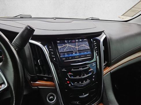 Used 2016 Cadillac Escalade ESV Luxury AWD/4WD image 15
