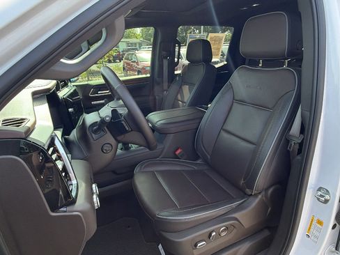 Used 2025 GMC Sierra 1500 Denali w/ Denali Reserve Package AWD/4WD image 12