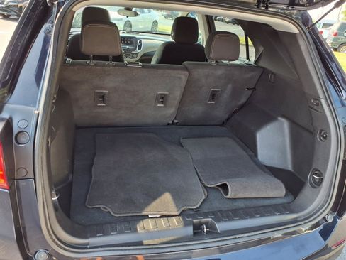 Used 2021 Chevrolet Equinox LS w/ LS Convenience Package FWD image 24
