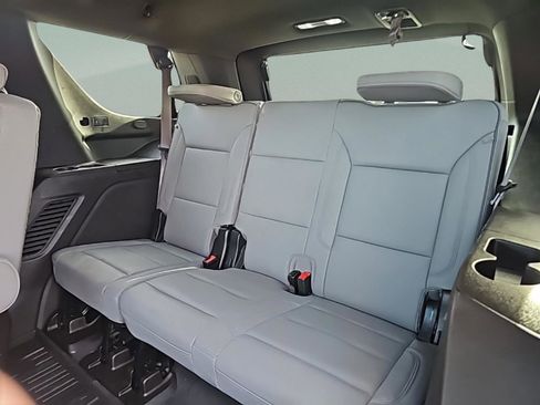 Used 2024 GMC Yukon SLT w/ SLT Luxury Package image 34