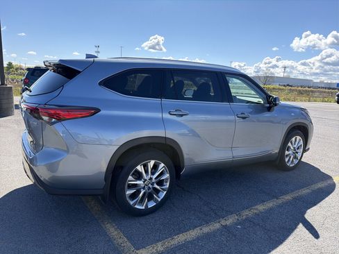 Used 2023 Toyota Highlander Limited AWD/4WD image 7