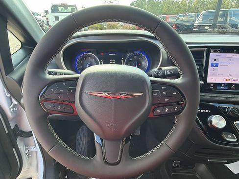 New 2026 Chrysler Pacifica Select image 23