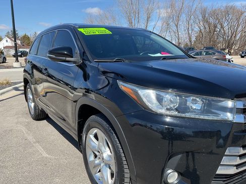 Used 2018 Toyota Highlander Limited image 11