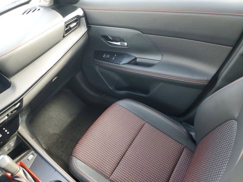 Certified 2025 Nissan Kicks SR image 11