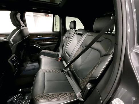 Used 2025 Jeep Grand Cherokee Summit AWD/4WD image 25