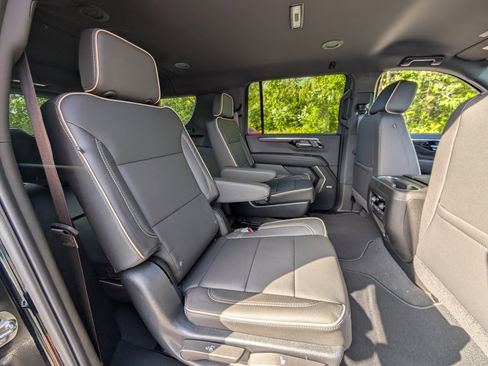 New 2025 Chevrolet Suburban Premier image 32