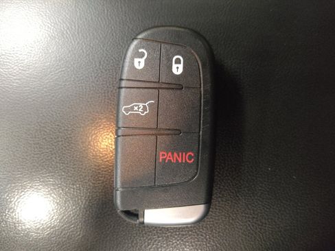 Used 2019 Jeep Grand Cherokee Laredo RWD image 32