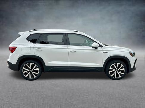 Used 2022 Volkswagen Taos SE FWD image 4