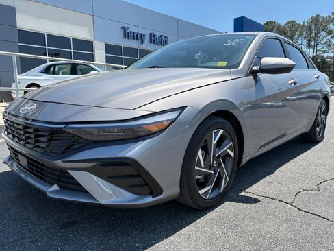 Used 2024 Hyundai Elantra SEL w/ Convenience Package image 1