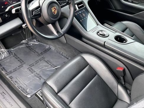 Used 2022 Porsche Taycan image 14