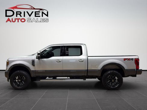 Used 2019 Ford F250 Lariat w/ Lariat Ultimate Package image 3