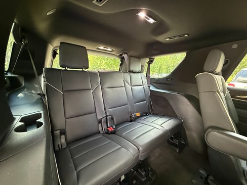Used 2024 Cadillac Escalade Premium Luxury AWD/4WD image 38