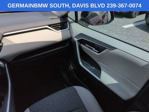 Used 2022 Toyota RAV4 XLE FWD image 19