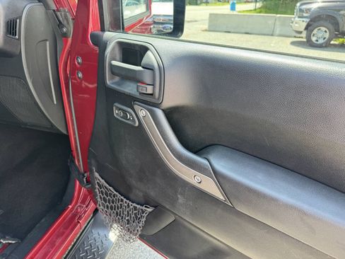 Used 2012 Jeep Wrangler Unlimited Sport AWD/4WD image 15