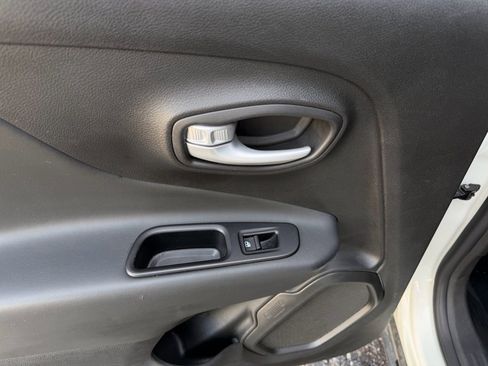 Used 2023 Jeep Renegade Latitude image 27