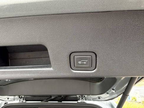 Used 2025 Buick Enclave Preferred AWD/4WD image 27