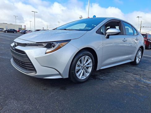 New 2026 Toyota Corolla LE FWD image 3