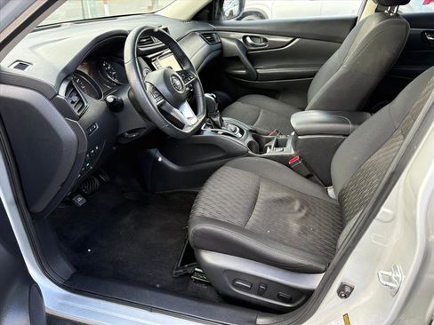 Used 2019 Nissan Rogue SV image 14