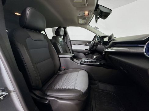 Used 2024 Chevrolet Trax LT w/ Driver Confidence Package FWD image 27