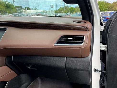 Used 2023 Chevrolet Tahoe High Country AWD/4WD image 23