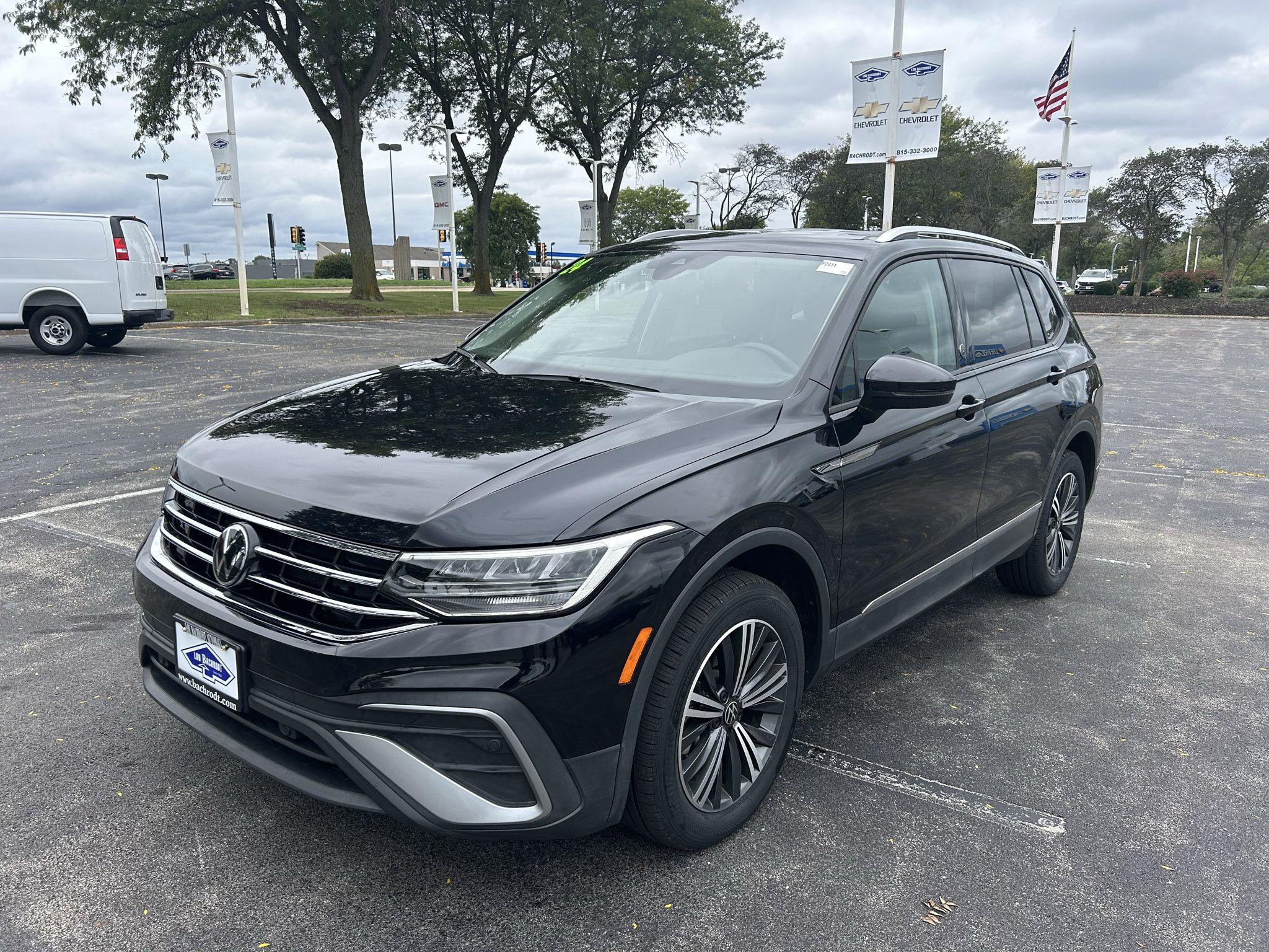 Used 2024 Volkswagen Tiguan Wolfsburg Edition AWD/4WD image 3