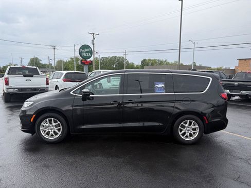 Used 2025 Chrysler Pacifica Select FWD image 22