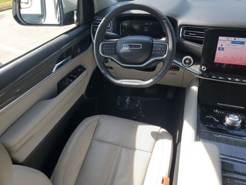 Used 2022 Jeep Wagoneer Series III w/ Premium Group I image 21