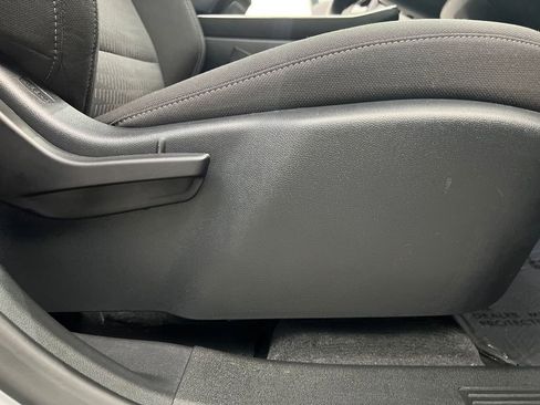 Used 2026 Chevrolet Equinox LT FWD image 23