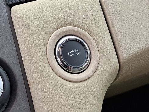 Used 2017 Ford Taurus SE image 26