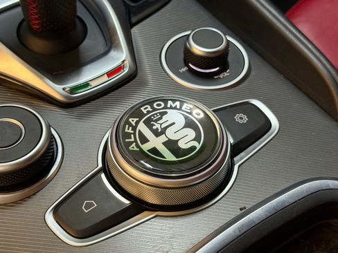 Used 2020 Alfa Romeo Giulia Ti Sport image 35