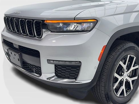 Used 2024 Jeep Grand Cherokee L Limited w/ Luxury Tech Group II image 5