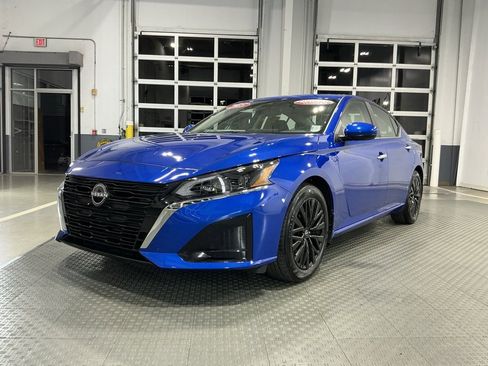 Used 2025 Nissan Altima 2.5 SV w/ SV Special Edition Package image 2