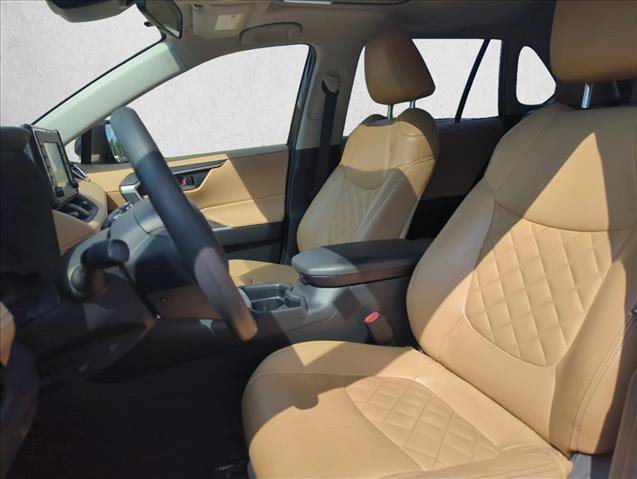 Used 2019 Toyota RAV4 XLE w/ Convenience Package FWD image 22