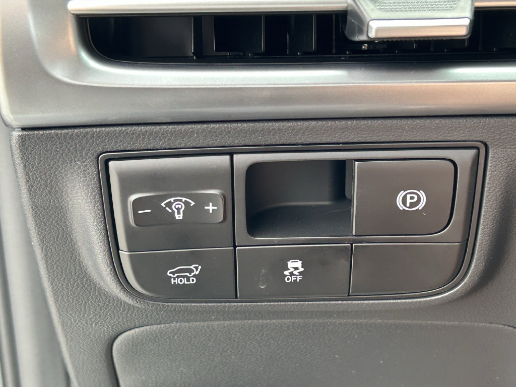 Certified 2025 Hyundai Tucson Limited AWD/4WD image 31