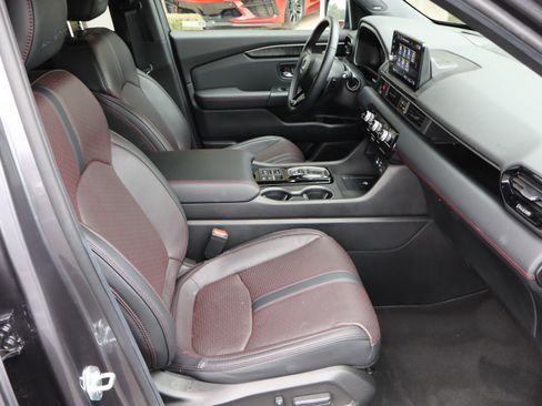 Used 2025 Honda Pilot Black Edition image 42