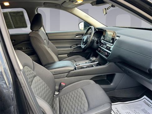 Used 2022 Nissan Pathfinder SV w/ SV Premium Package image 17