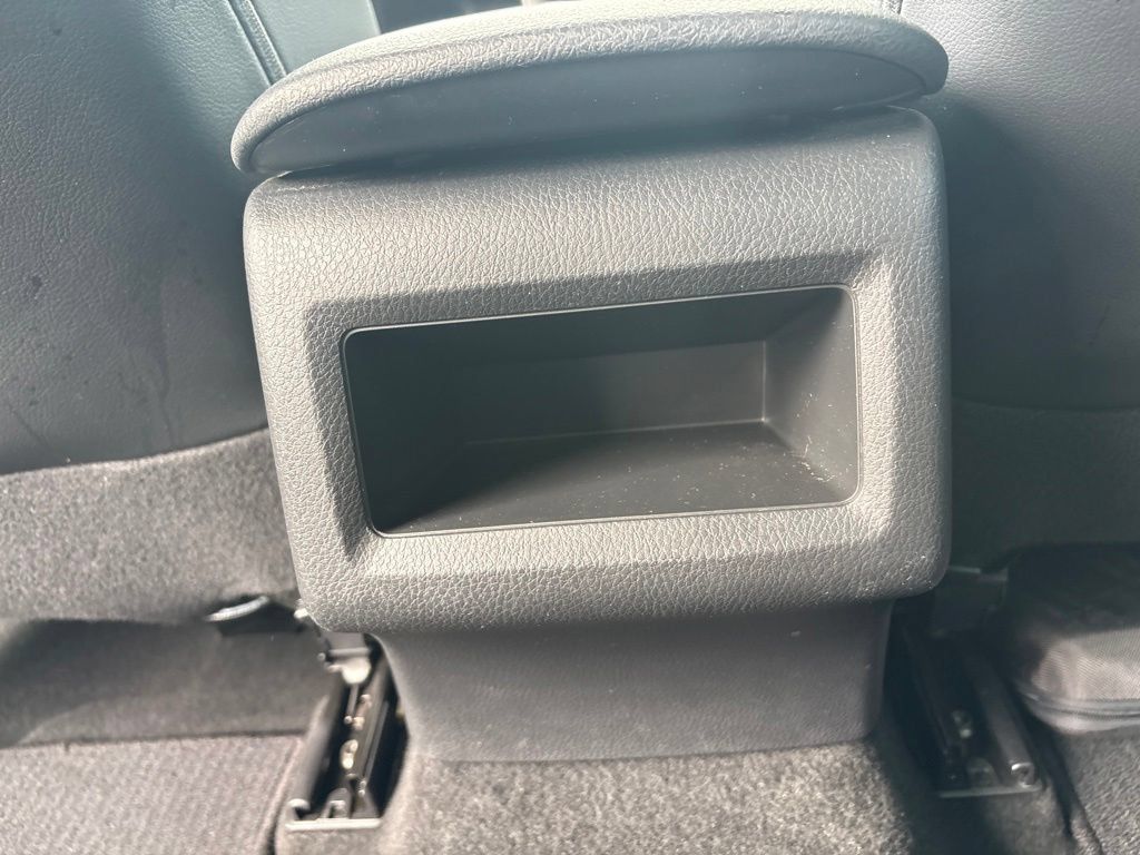 Used 2020 Toyota Camry SE FWD image 18