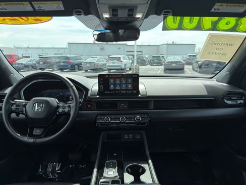 Used 2025 Honda Pilot Black Edition image 33