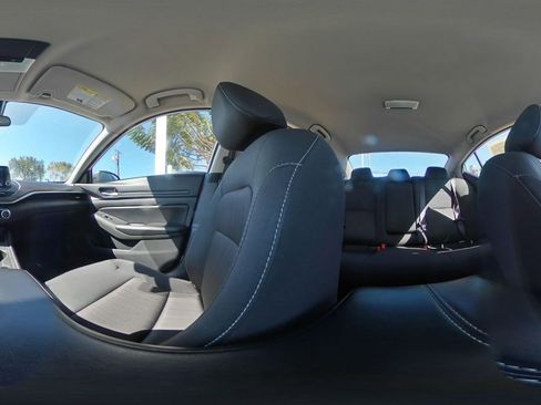 Used 2025 Nissan Altima 2.5 SV image 43