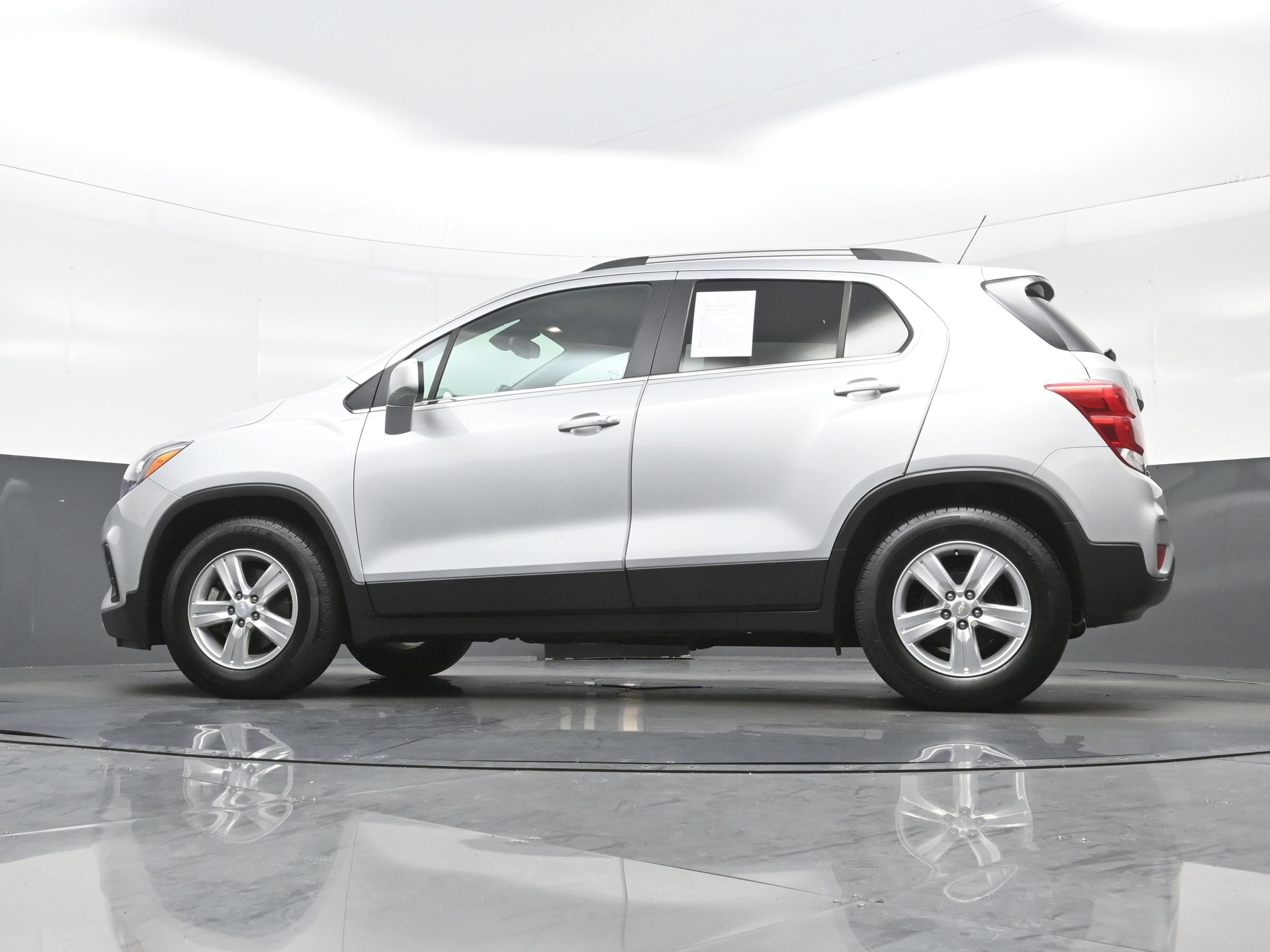 Used 2018 Chevrolet Trax LT w/ Driver Confidence Package FWD image 27