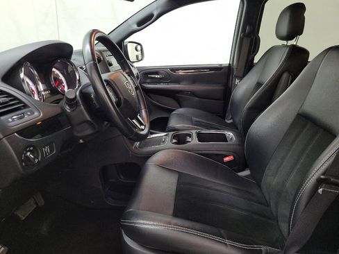 Used 2016 Dodge Grand Caravan SXT FWD image 17