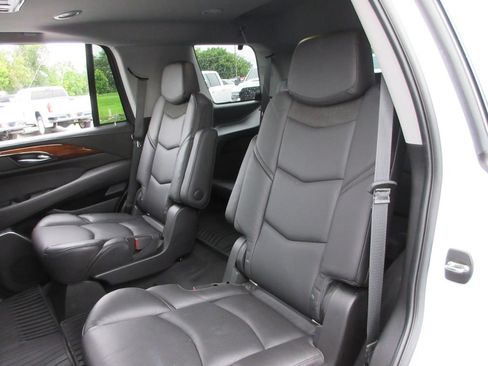 Used 2019 Cadillac Escalade Premium Luxury AWD/4WD image 25