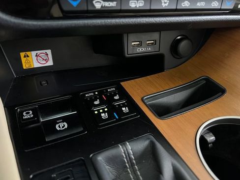 Used 2022 Lexus RX 450h AWD w/ Premium Package image 28