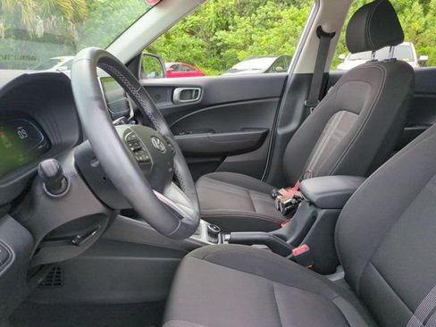 Used 2025 Hyundai Venue SEL FWD image 24
