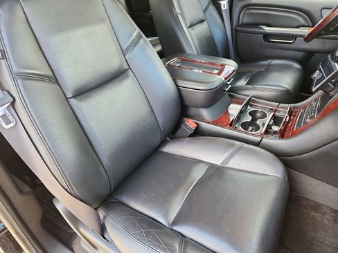 Used 2013 Cadillac Escalade EXT Luxury AWD/4WD image 13