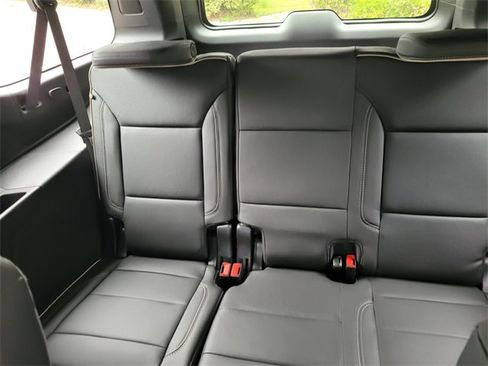 New 2025 Chevrolet Suburban Premier image 17