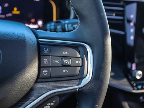 Used 2023 Jeep Wagoneer L Series III w/ Premium Group I image 13