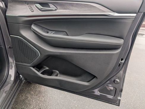 New 2025 Jeep Grand Cherokee Overland w/ Luxury Tech Group IV image 33