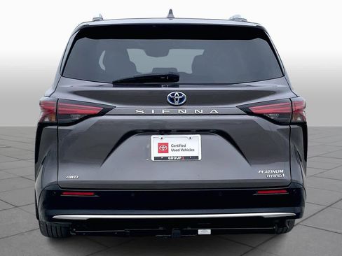 Used 2023 Toyota Sienna Platinum image 5