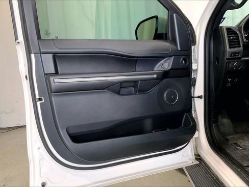 Used 2018 Ford Expedition XLT w/ Equipment Group 202A RWD image 21
